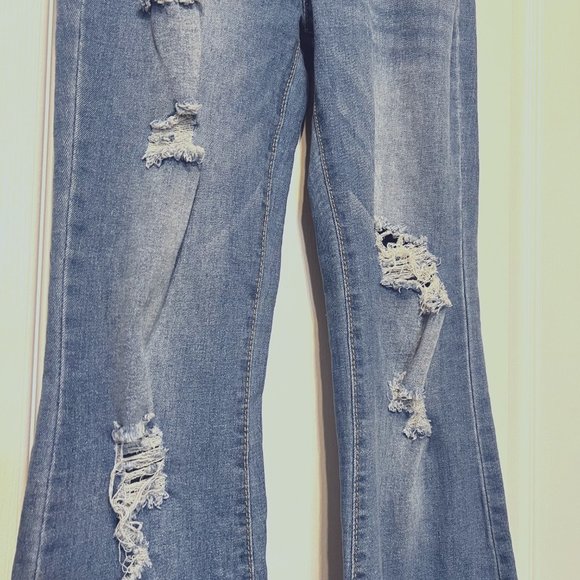 Almost Famous Flare Leg junior jeans with holes - Picture 3 of 9